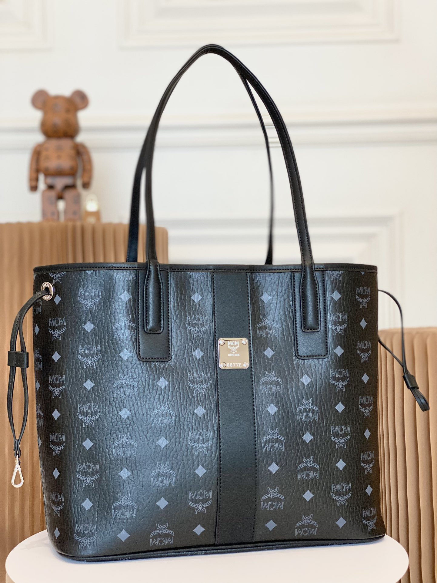 MCM_Tracy_Bag-17.0_x_36.